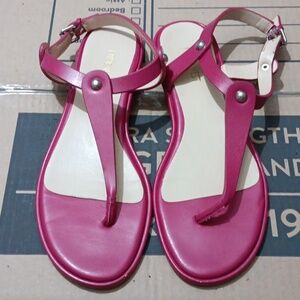 Nine west sandal size 8'1/2 color pink made with upper and lining.